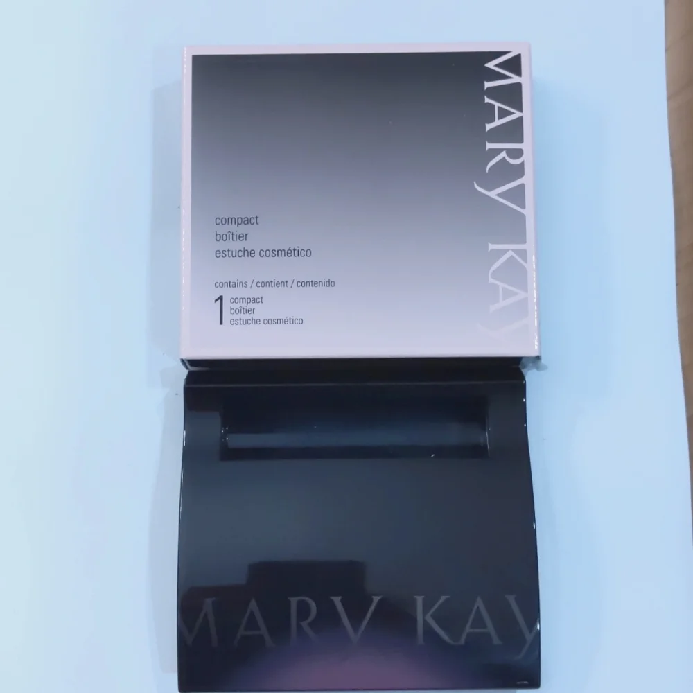 Mary Kay Compact, empty - Picture 2 of 7